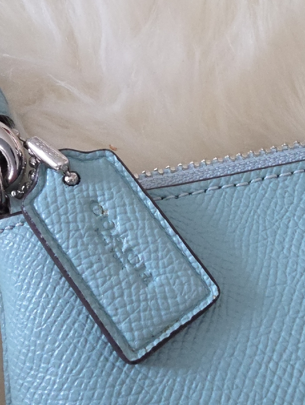 Gorgeous Coach Large Leather Beach Scene Wristlet Wallet ๐ฉทโฑ๏ธ๐งก๐ - Picture 4 of 16